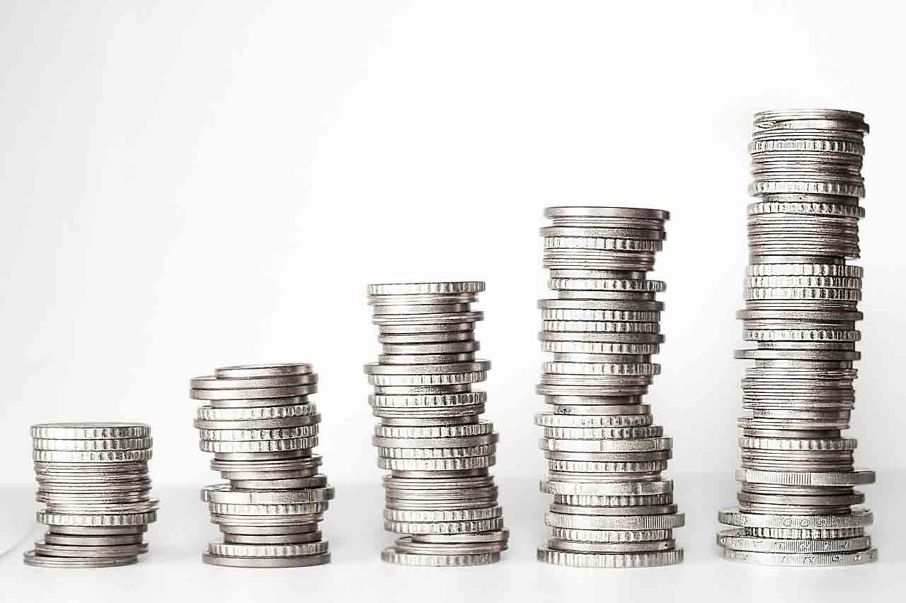 How To Save Money – Tips And Hacks To Help You Start Today!